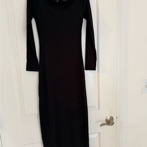Black Off-Shoulder Maxi Dress – Size P (Petite) – Elegant Evening Dress